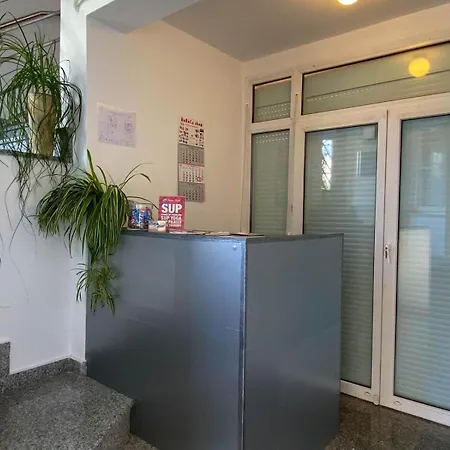 Lucy アパート メドゥリン