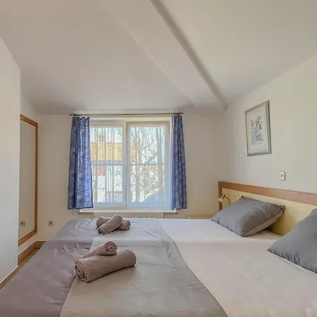 Lucy メドゥリン