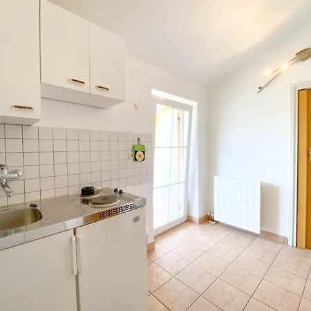 Lucy Apartment *