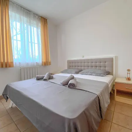 Lucy Apartment