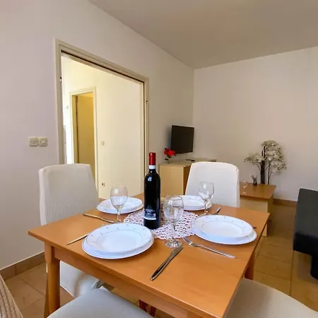 Lucy Apartment *