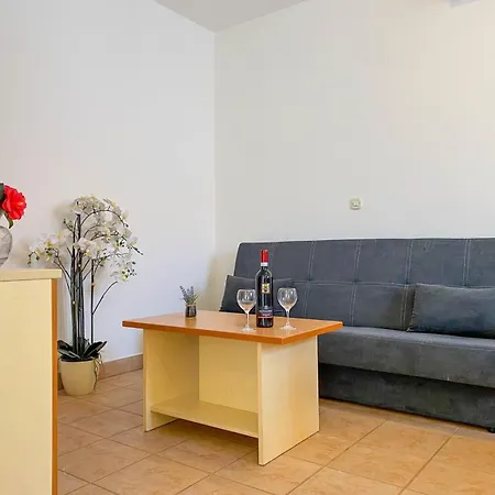 Lucy Apartment
